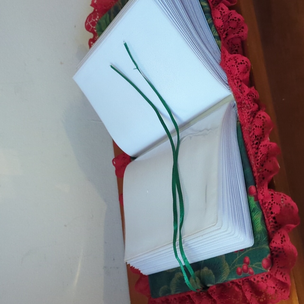 Vintage Handmade Padded And Laced Christmas Holley Berry Photo Album - Picture 5 of 5